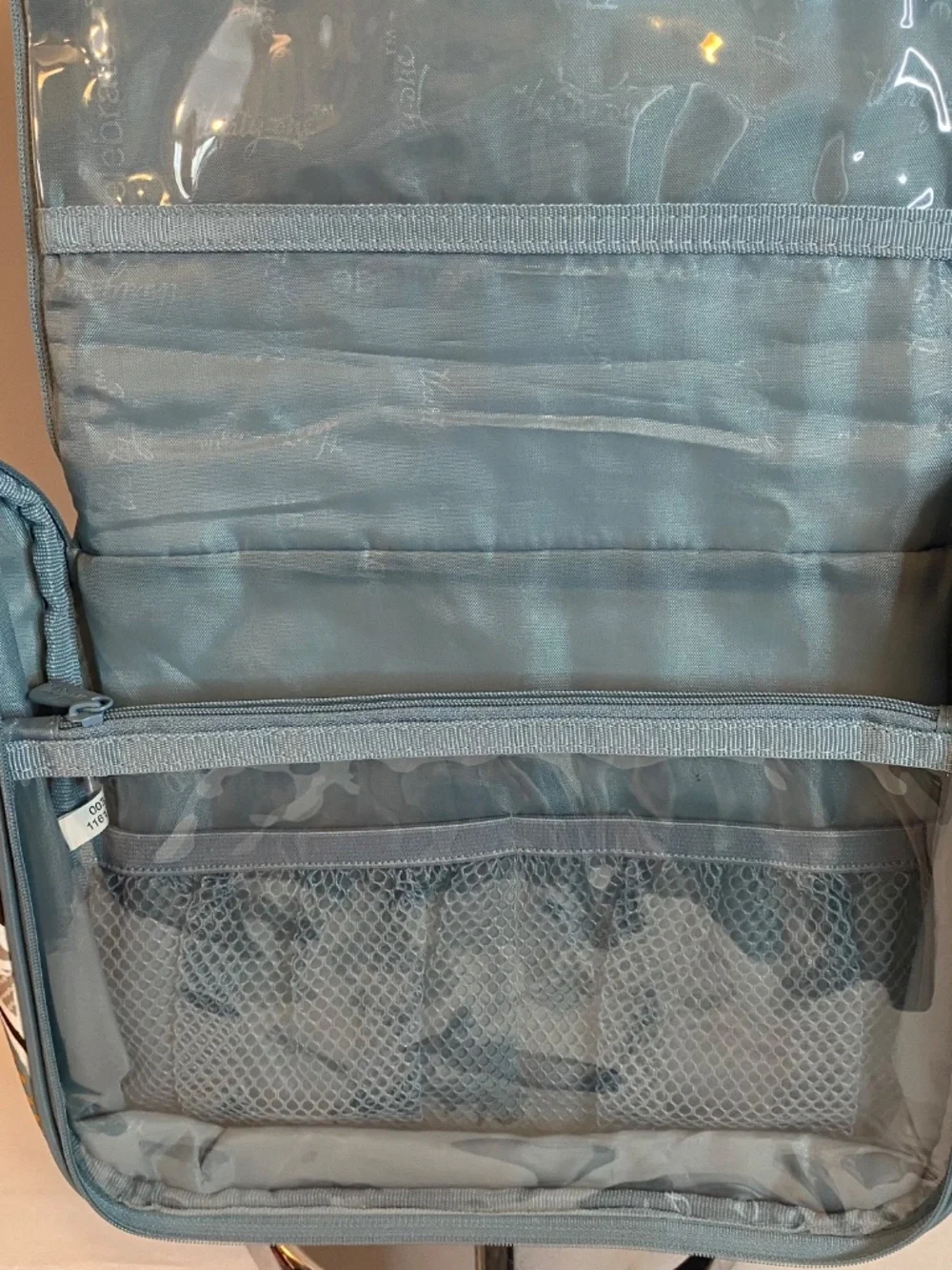 Thirty One Weekender and Cosmetic Travel Bags, New - Picture 9 of 10